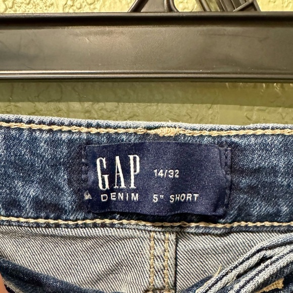 GAP Women's Classic Blue Jean Shorts - Picture 2 of 3